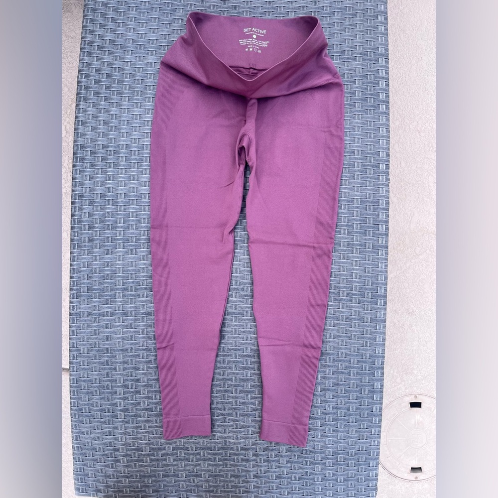 SET Active Women's Leggings in Vibrant Purple